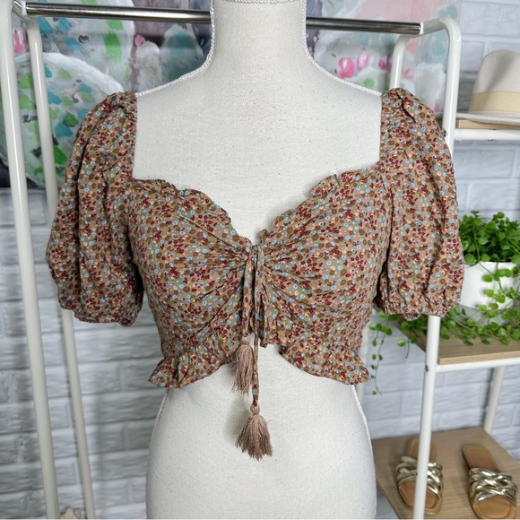 Storia Floral Smocked Crop Peasant Top (M) - Picture 1 of 4